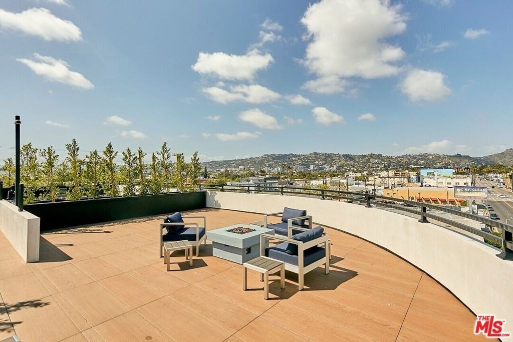 105 S Fairfax Avenue - Photo 12