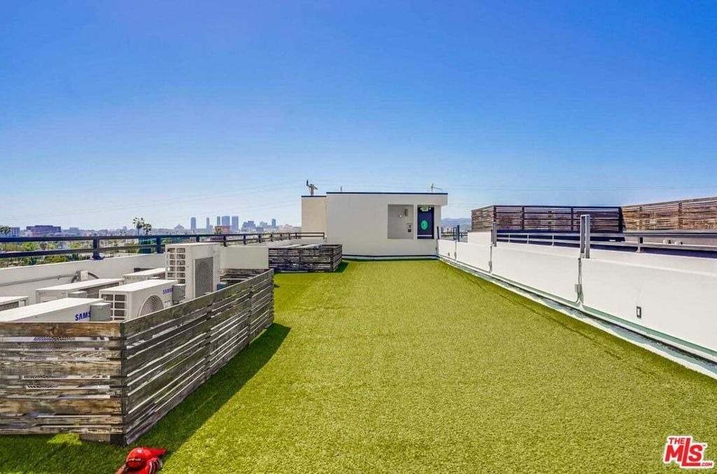 105 S Fairfax Avenue - Photo 13