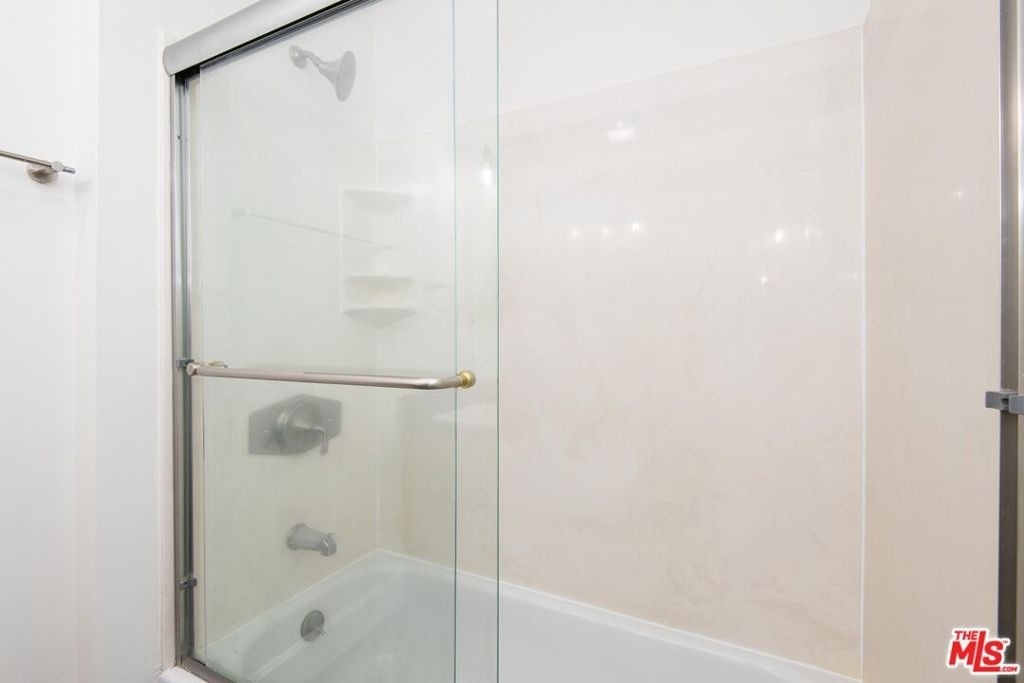 10982 Roebling Avenue - Photo 9