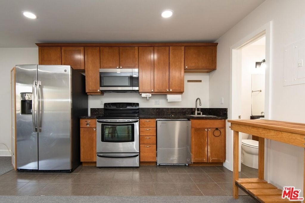 10982 Roebling Avenue - Photo 6