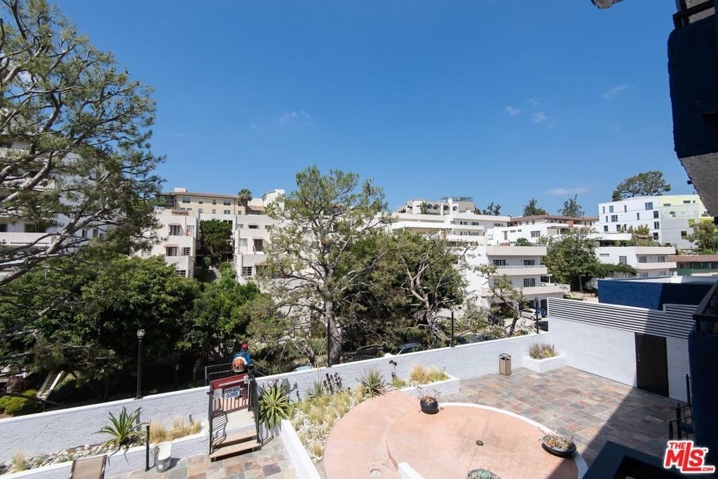 10982 Roebling Avenue - Photo 13