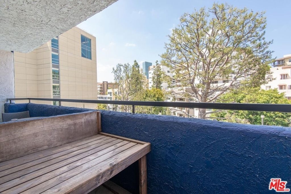 10982 Roebling Avenue - Photo 10