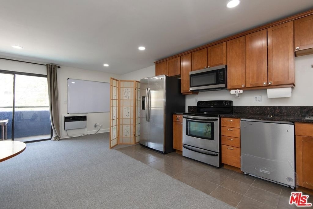 10982 Roebling Avenue - Photo 0