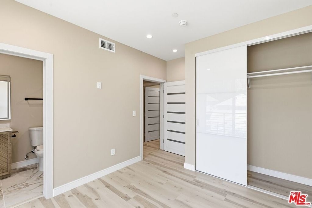 227 N Burlington Avenue - Photo 6