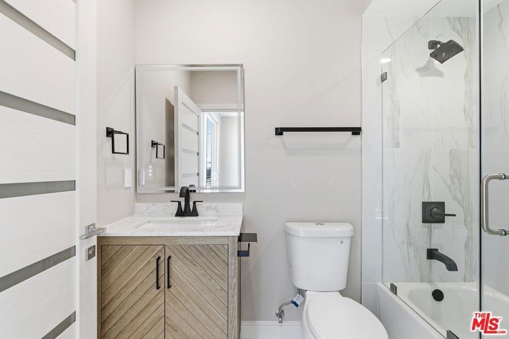 227 N Burlington Avenue - Photo 14