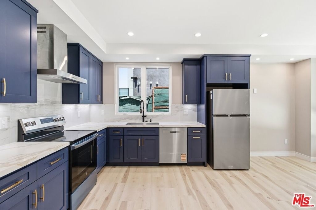 227 N Burlington Avenue - Photo 4