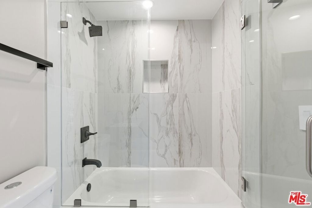 227 N Burlington Avenue - Photo 15