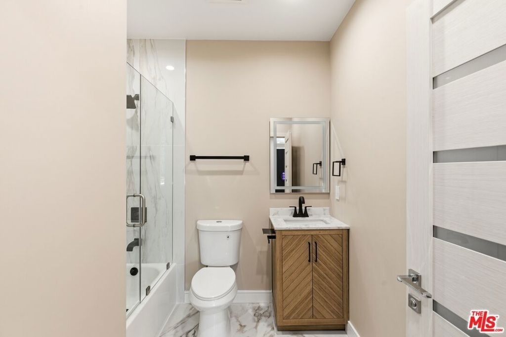227 N Burlington Avenue - Photo 10