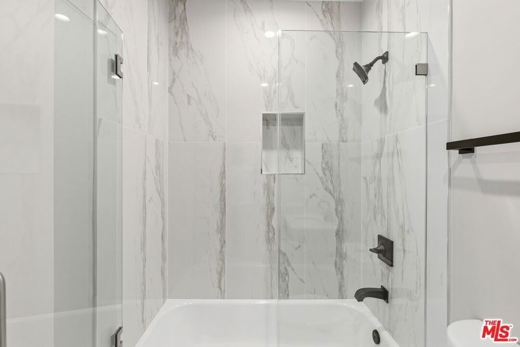 227 N Burlington Avenue - Photo 11