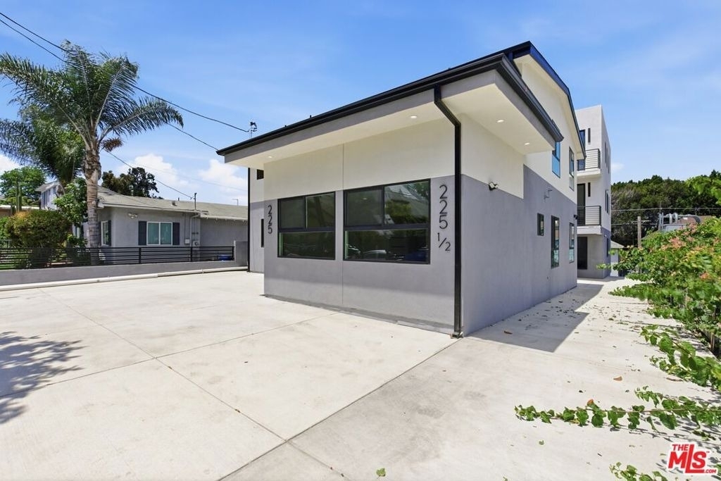 227 N Burlington Avenue - Photo 25