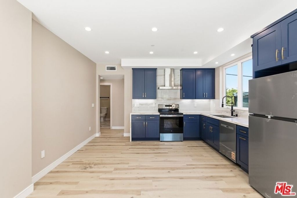 227 N Burlington Avenue - Photo 1