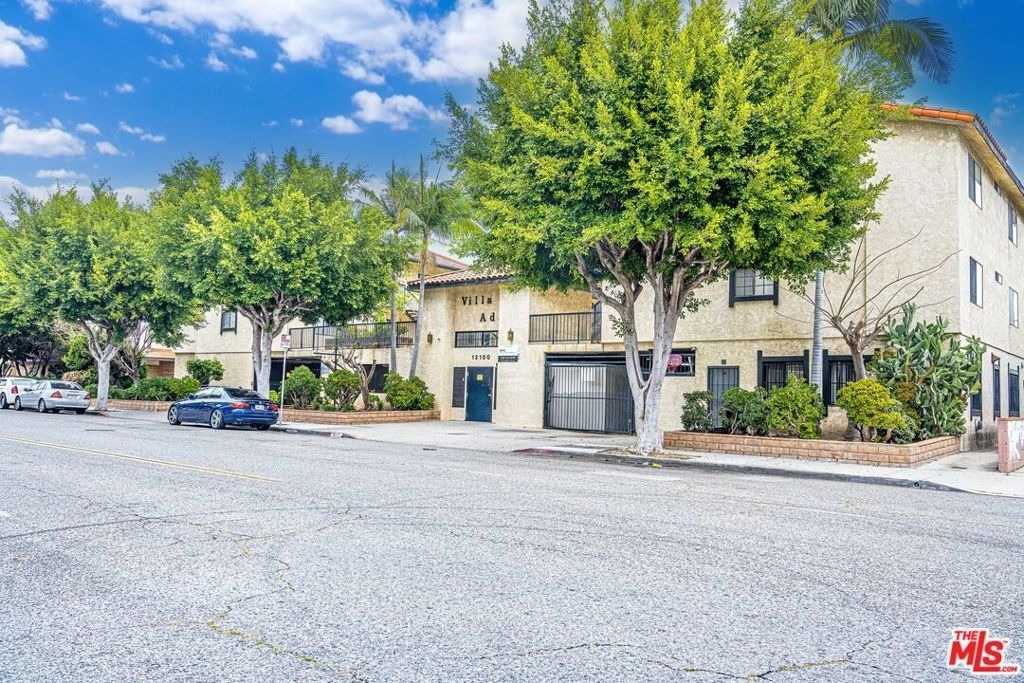 12100 Birch Avenue - Photo 14