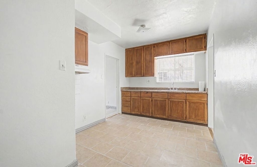 12015 S Willowbrook Avenue - Photo 2