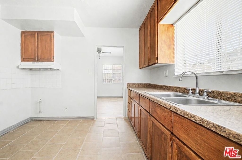 12015 S Willowbrook Avenue - Photo 9