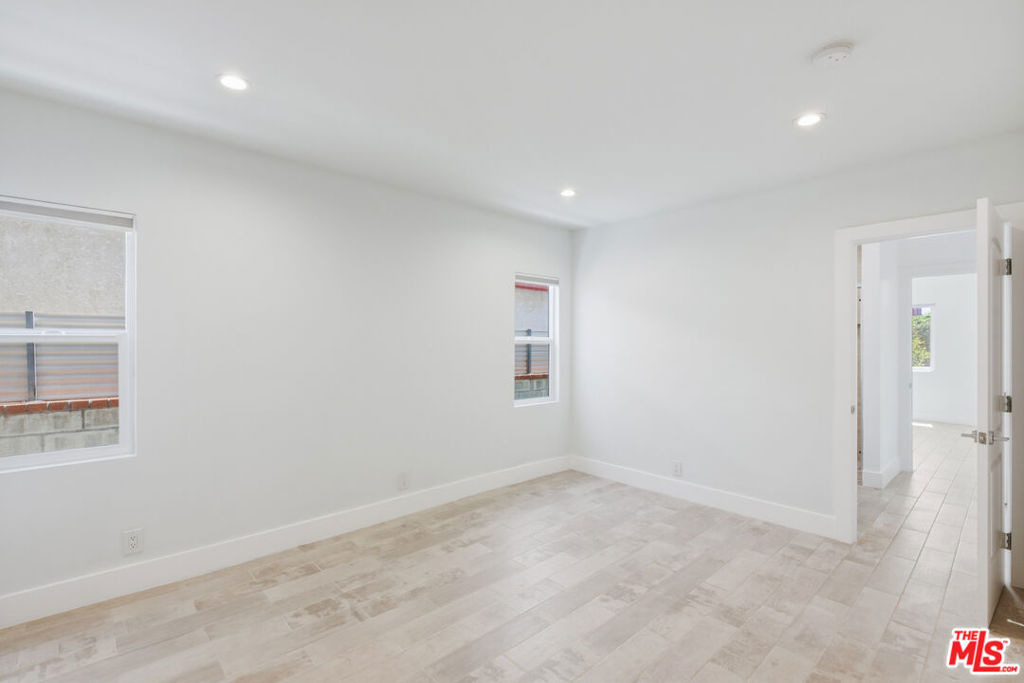 869 Warren Avenue - Photo 28