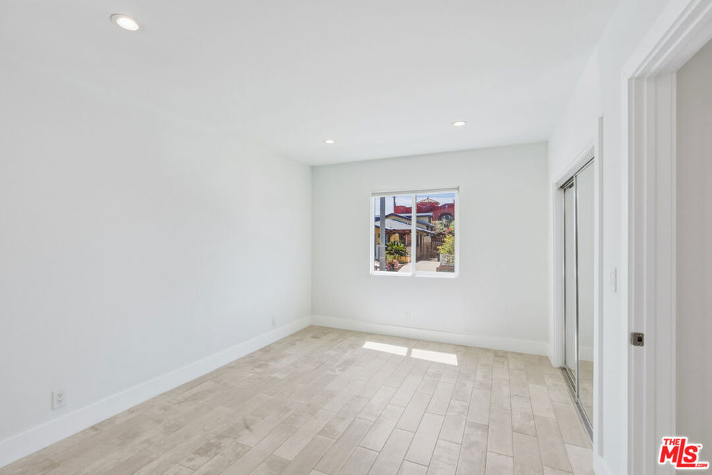 869 Warren Avenue - Photo 5