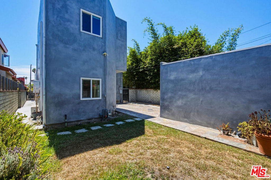869 Warren Avenue - Photo 18