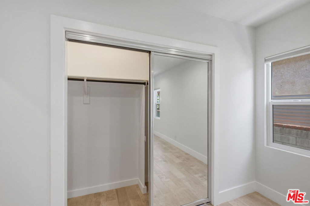 869 Warren Avenue - Photo 9