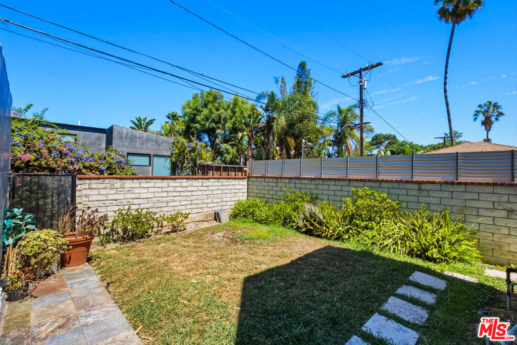 869 Warren Avenue - Photo 19