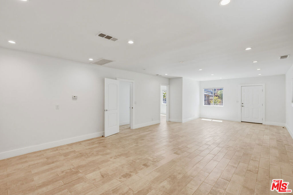 869 Warren Avenue - Photo 4