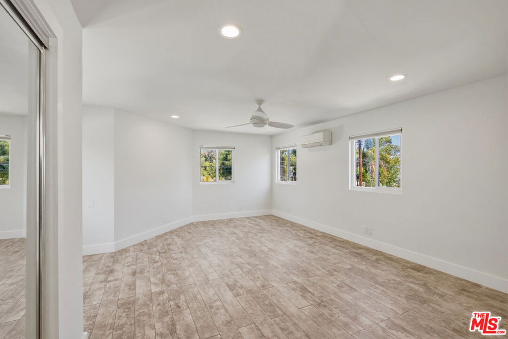 869 Warren Avenue - Photo 14