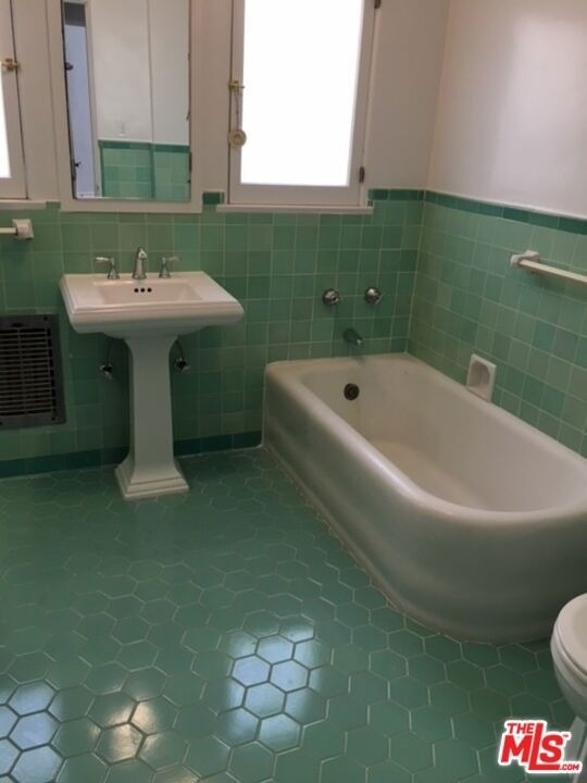 8124 Blackburn Avenue - Photo 10