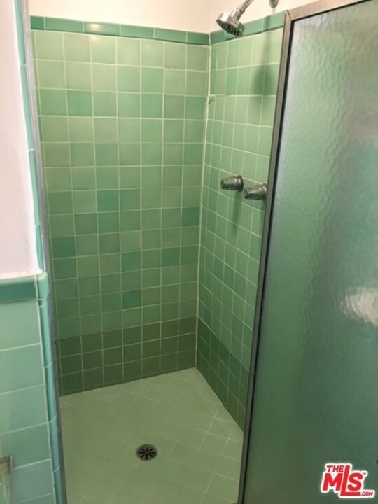 8124 Blackburn Avenue - Photo 9