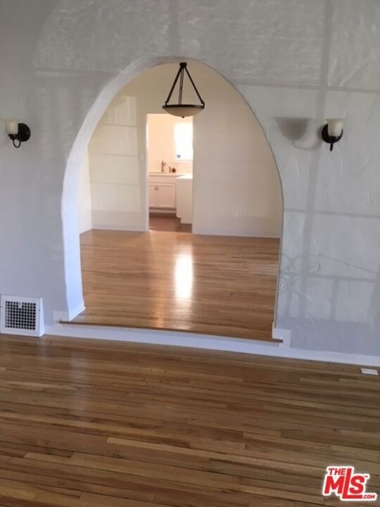 8124 Blackburn Avenue - Photo 13
