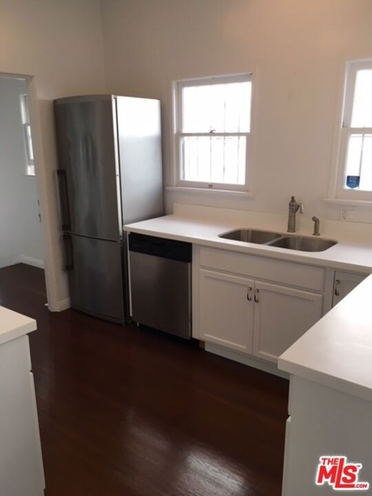 8124 Blackburn Avenue - Photo 4