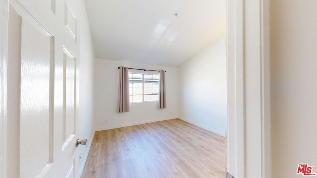 18347 Saticoy Street - Photo 13
