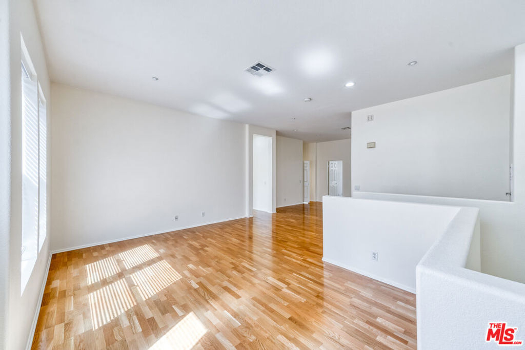 1133 Jewett Drive - Photo 8