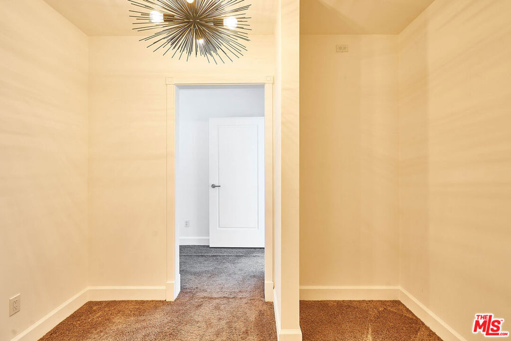 900 W Olympic Boulevard - Photo 22