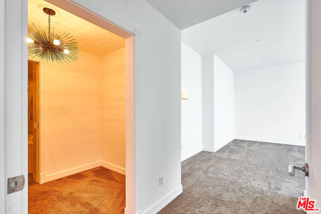 900 W Olympic Boulevard - Photo 20