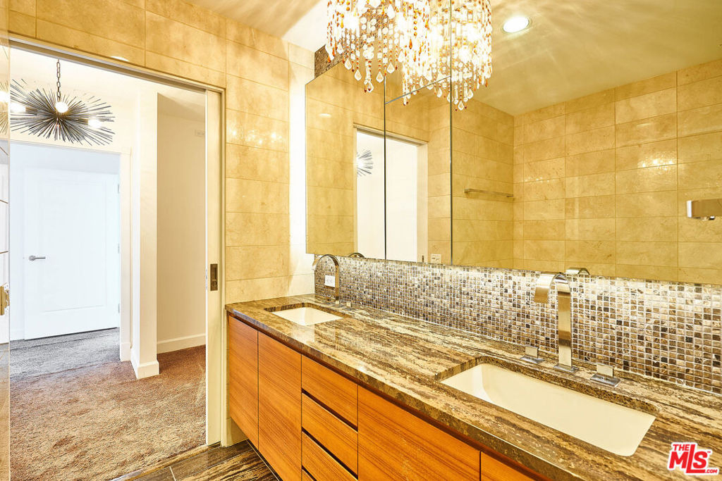 900 W Olympic Boulevard - Photo 25