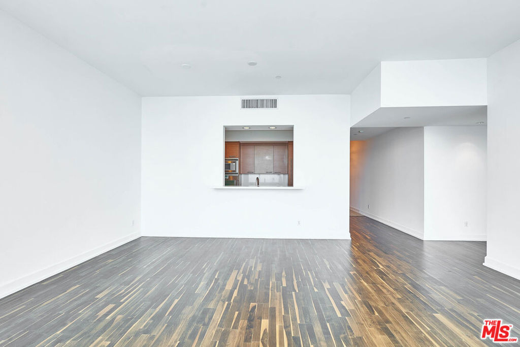 900 W Olympic Boulevard - Photo 4