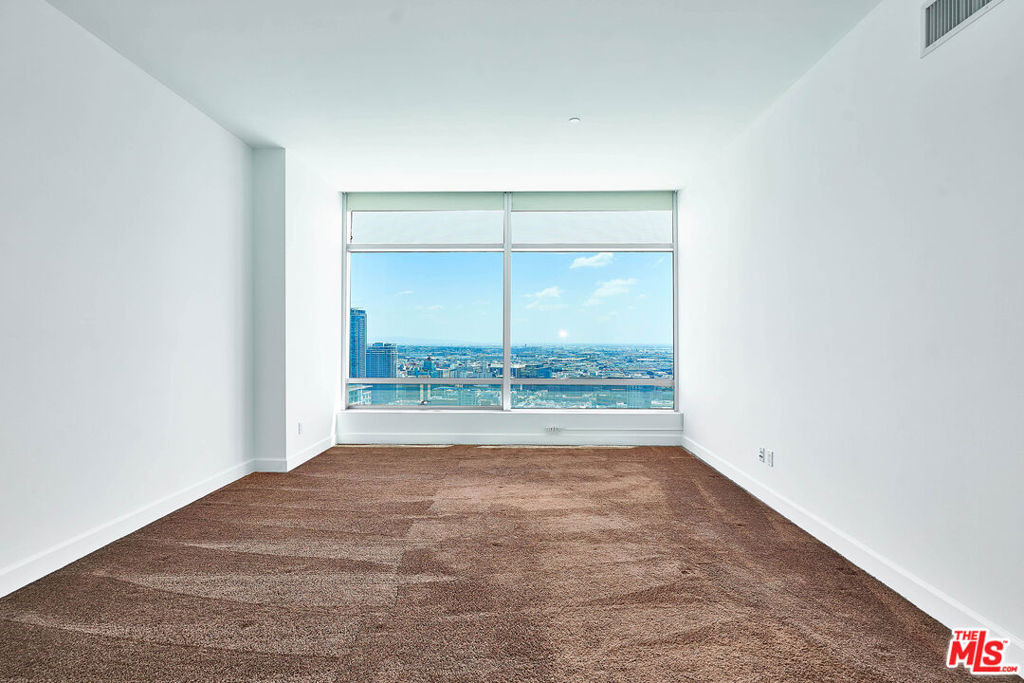 900 W Olympic Boulevard - Photo 16