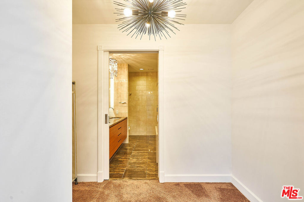 900 W Olympic Boulevard - Photo 21