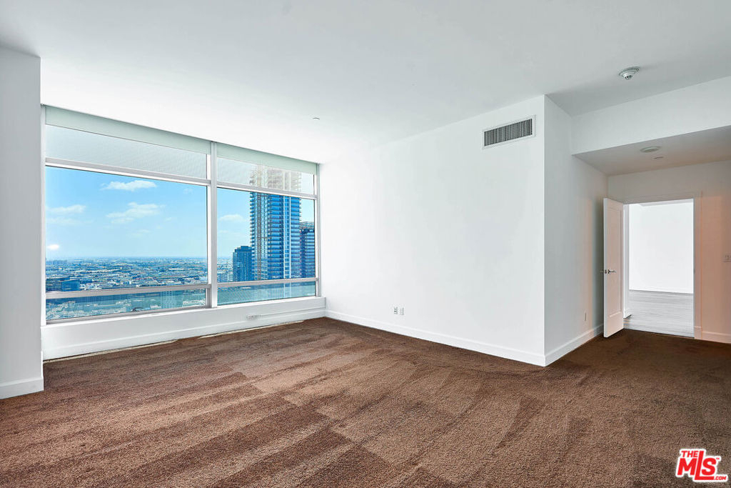 900 W Olympic Boulevard - Photo 17