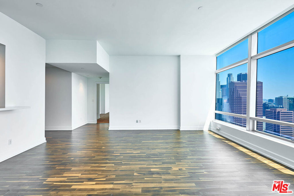 900 W Olympic Boulevard - Photo 3