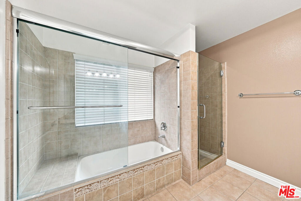 956 S Wilton Place - Photo 11