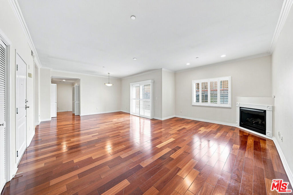 956 S Wilton Place - Photo 2
