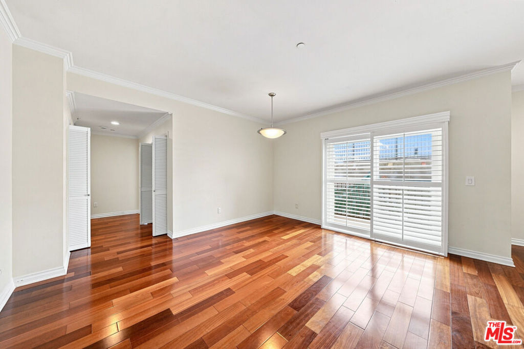 956 S Wilton Place - Photo 4