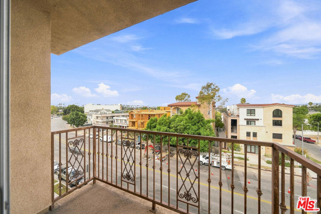 956 S Wilton Place - Photo 12