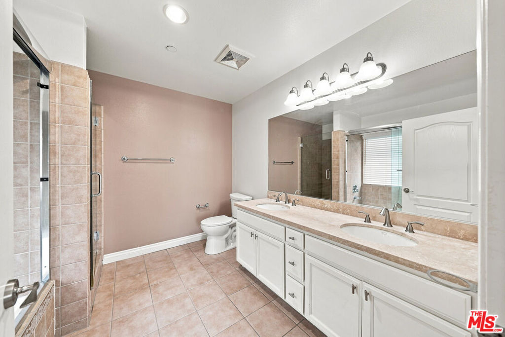 956 S Wilton Place - Photo 10