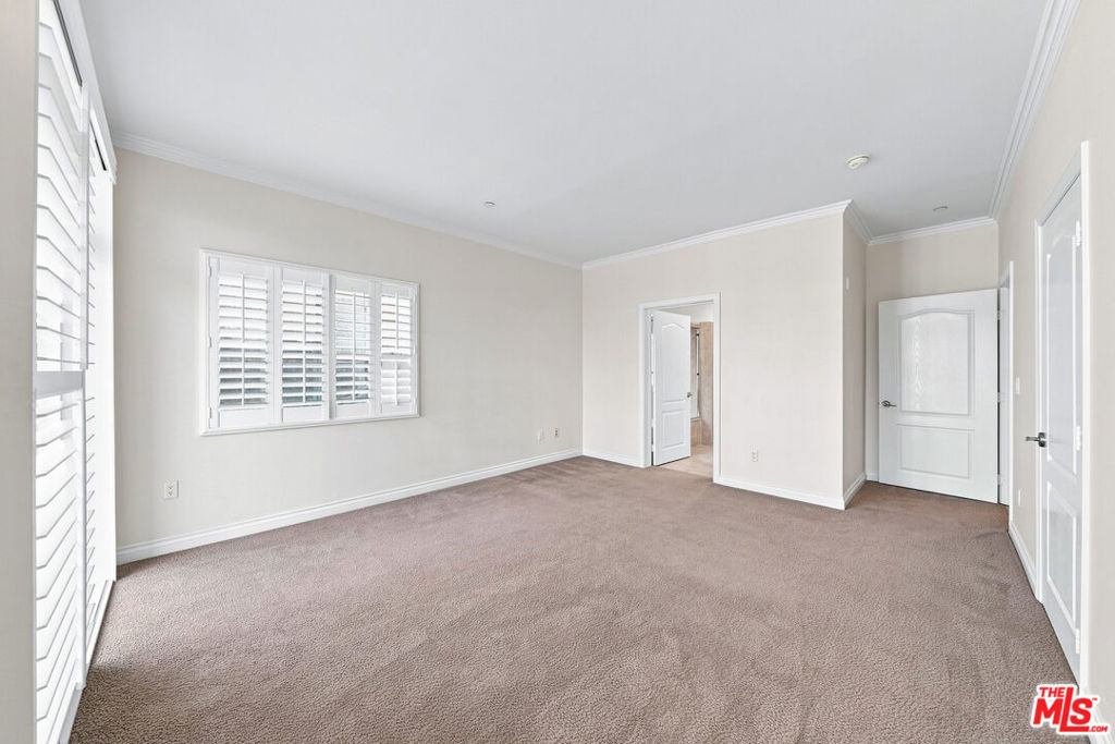 956 S Wilton Place - Photo 8