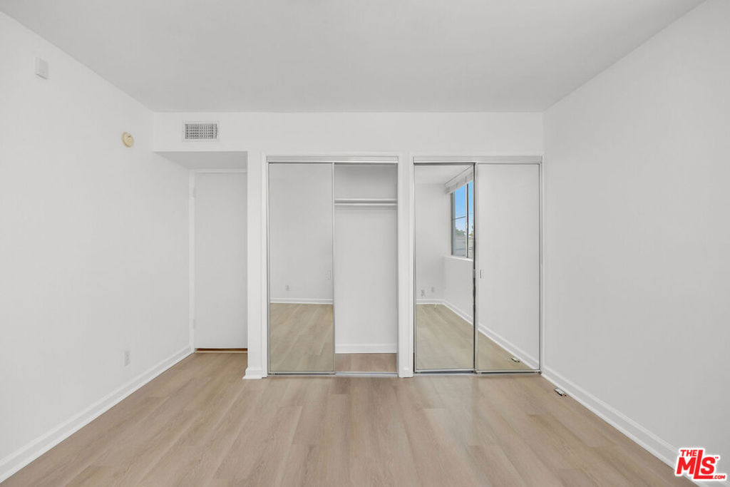 440 S Roxbury Drive - Photo 10