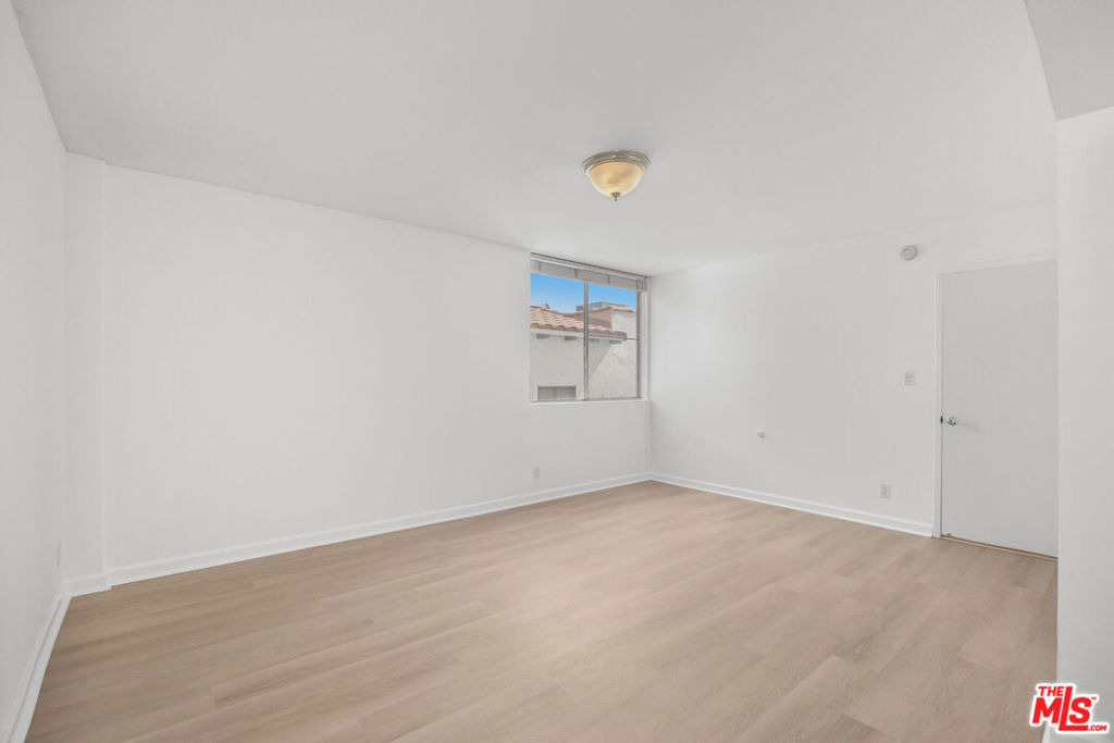 440 S Roxbury Drive - Photo 16