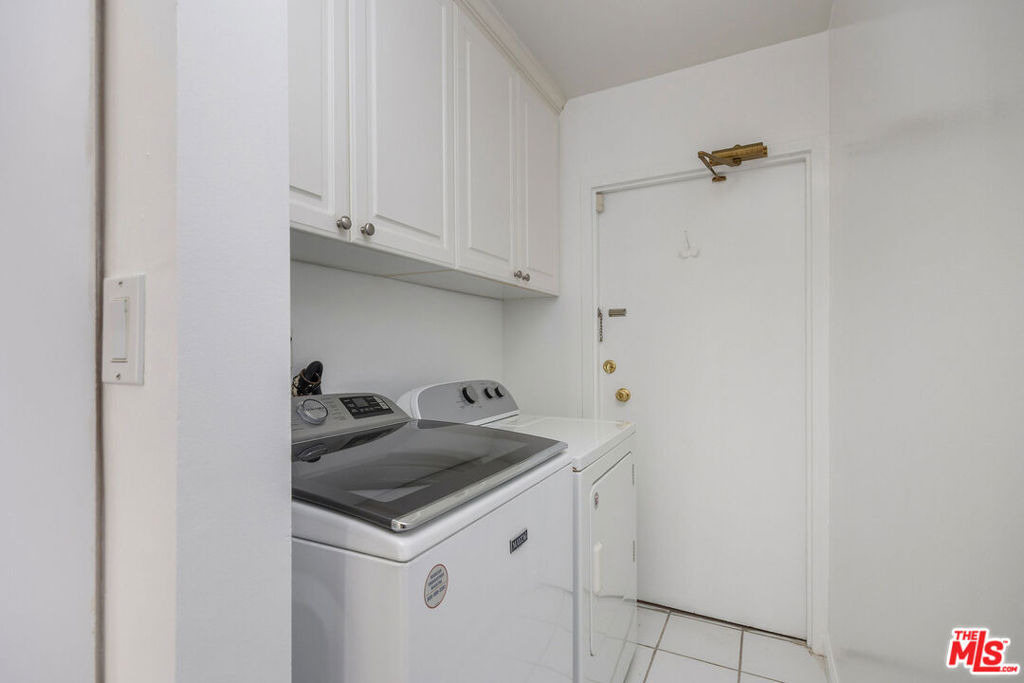 440 S Roxbury Drive - Photo 9