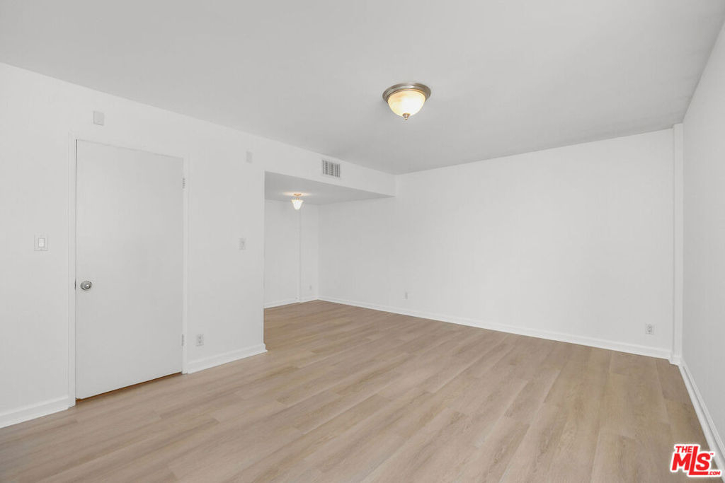440 S Roxbury Drive - Photo 18