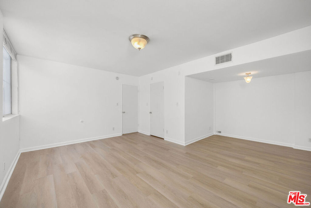 440 S Roxbury Drive - Photo 17